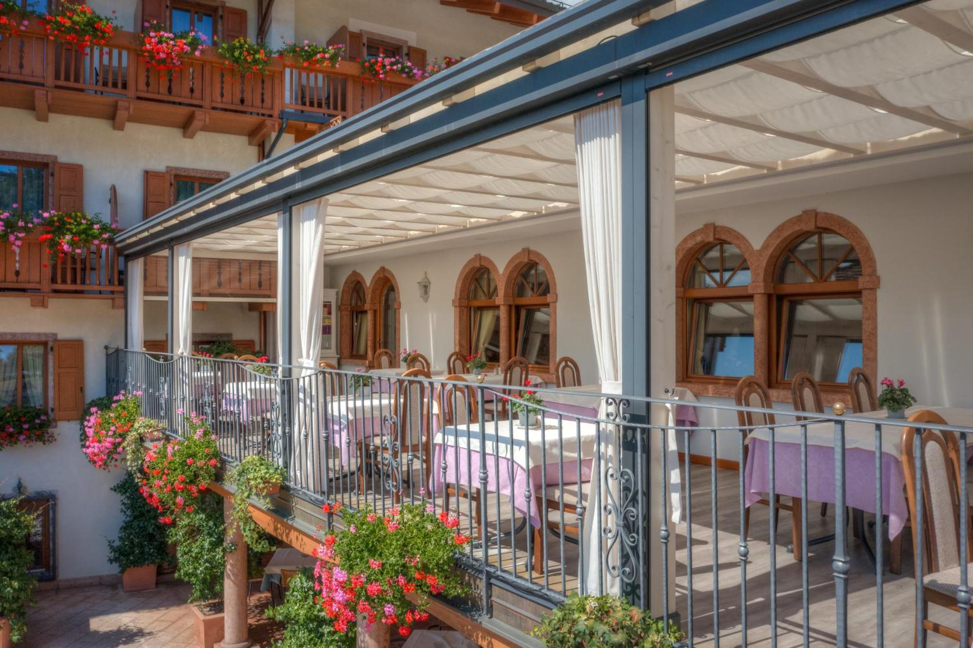 Hotel Opinione Dimora Storica San Lorenzo Dorsino Exterior photo