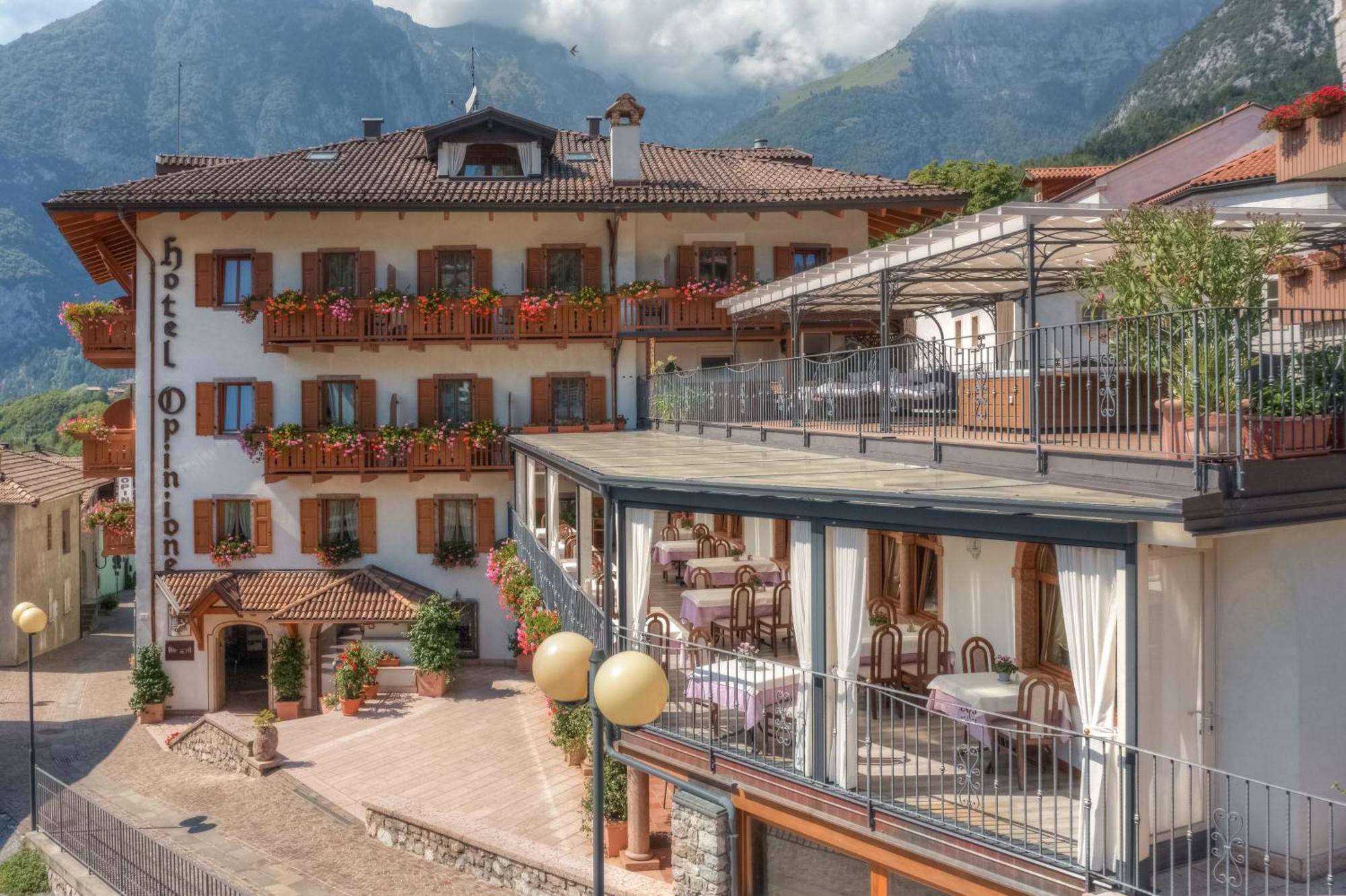 Hotel Opinione Dimora Storica San Lorenzo Dorsino Exterior photo